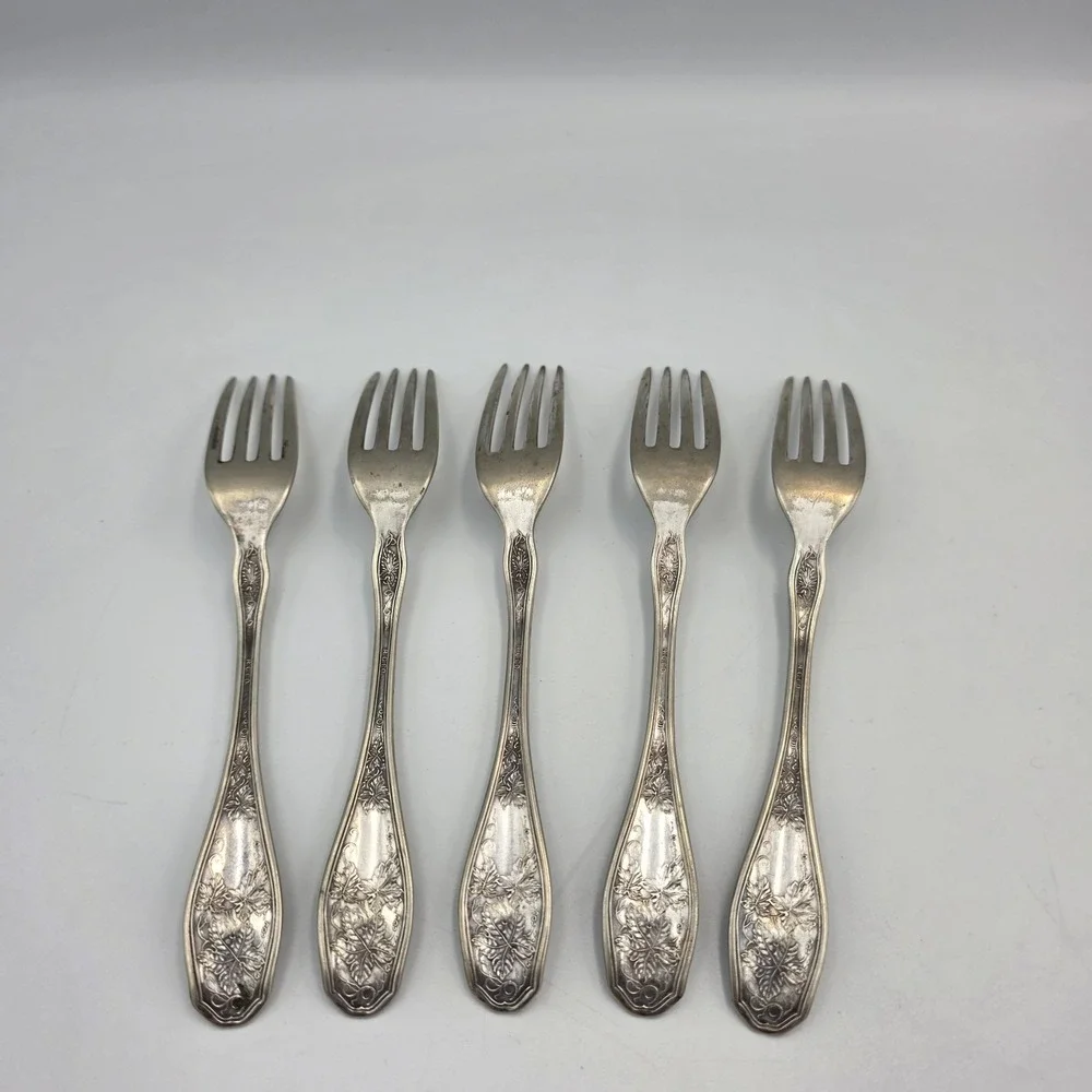 5 ~ Vintage Isabella Grape 1913 R.C.Co. Grape Pattern Silverplated Forks 7.5